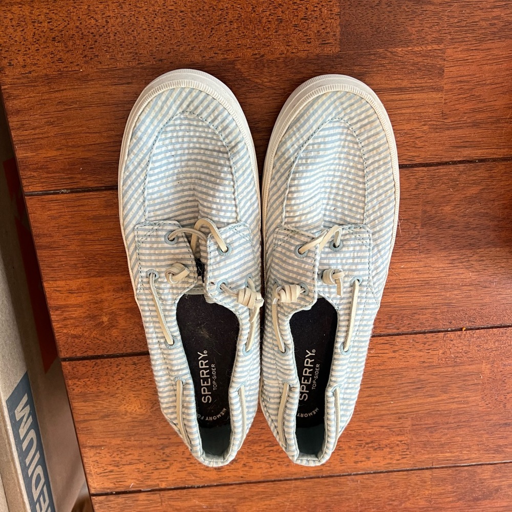 Size 8.5 seersucker Sperrys